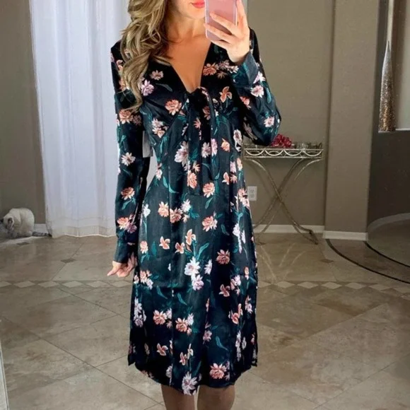 Reposhed! Chelsea28 Black Tie Knee Length Floral Dress - Picture 2 of 11